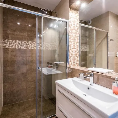 Tower Aparthotel 3*